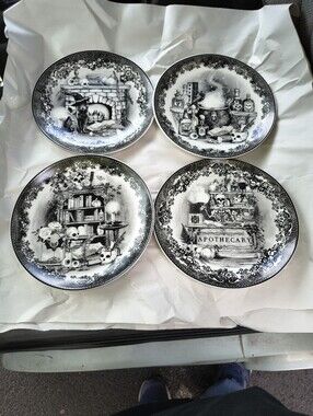 Set of 4 Eaton Fine Dining Halloween Apothecary Salad/Dessert/Appetizer Plates